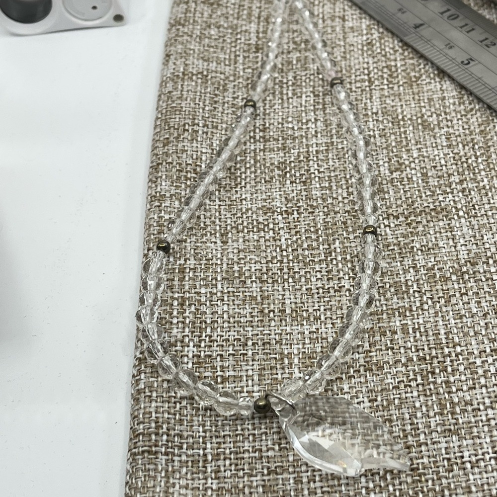 Vintage Necklace with Leaf Pendant - Picture 6 of 15